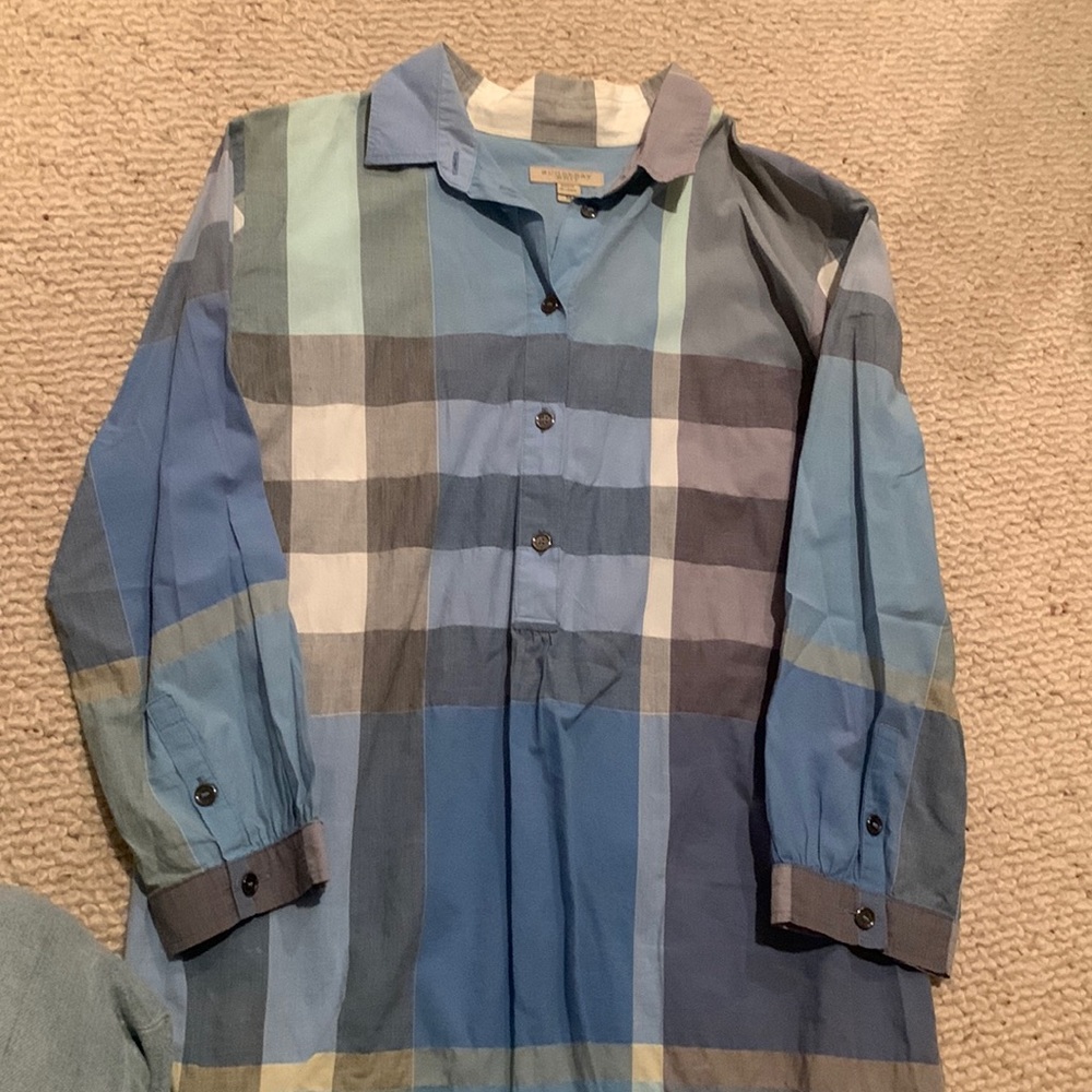 Burberry size M 3/4 sleeves